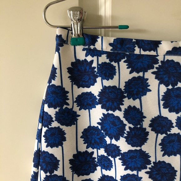 TopShop Blue and White Foral Curved Hem Skirt - Picture 2 of 8